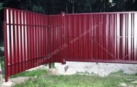 Ворота и забор из профлиста С-44 вид изнутри двора. Объект в  Ленинградской области, СНТ Апраксин.